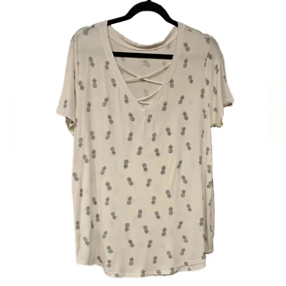 Zoe + Liv, Size XL, Off-White Tee w/Silver Pineapples Print